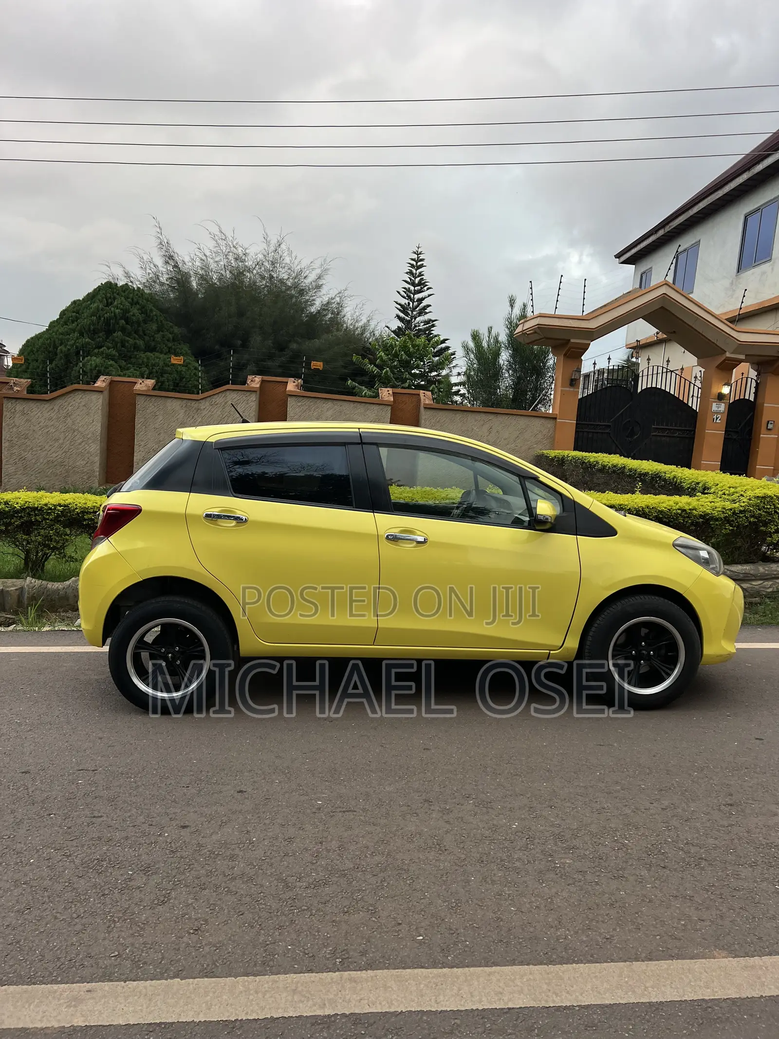 Toyota Vitz 1.5 FWD 5dr 2015 Yellow