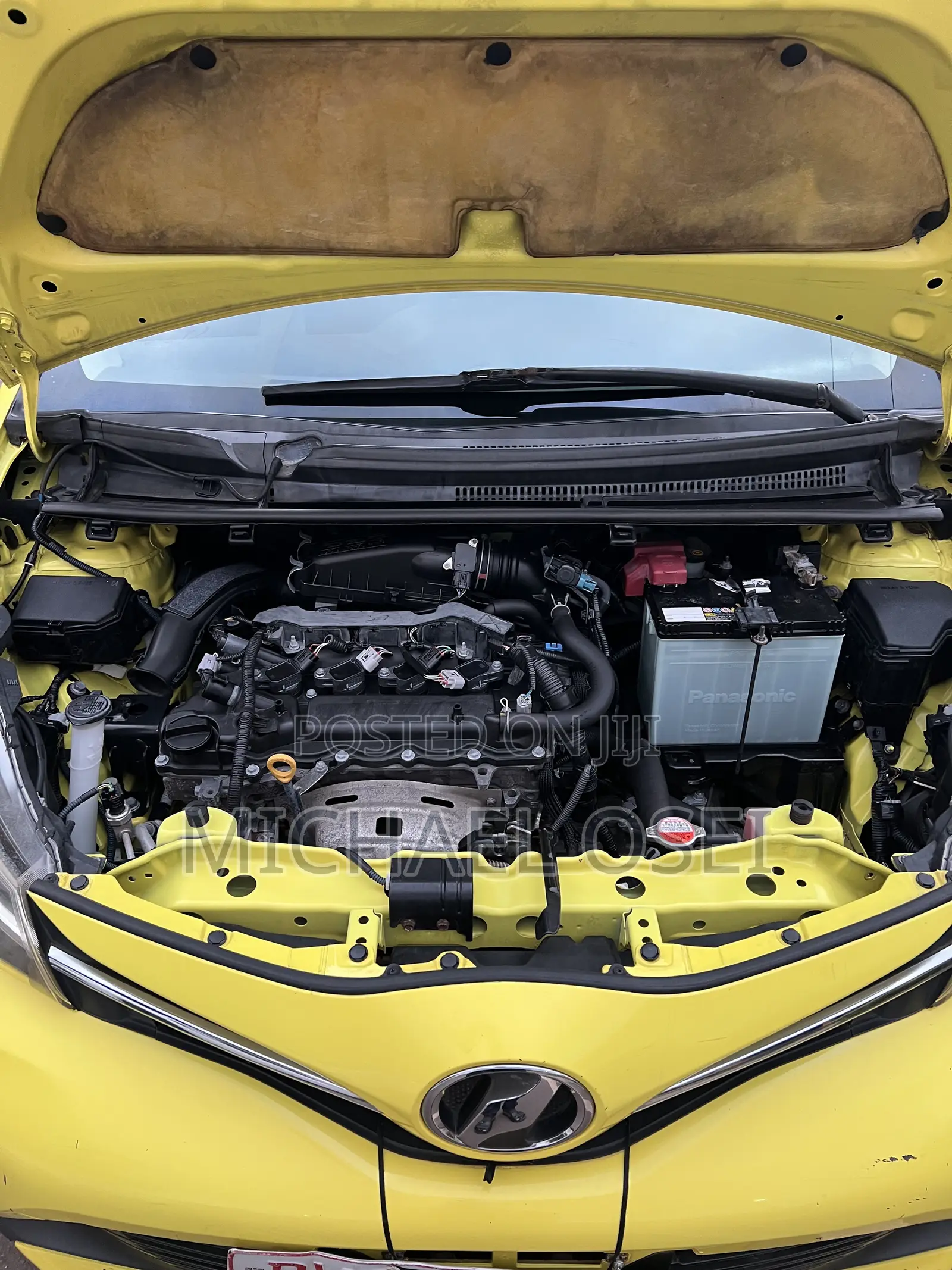 Toyota Vitz 1.5 FWD 5dr 2015 Yellow