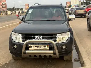 Mitsubishi Pajero 2011 Gray