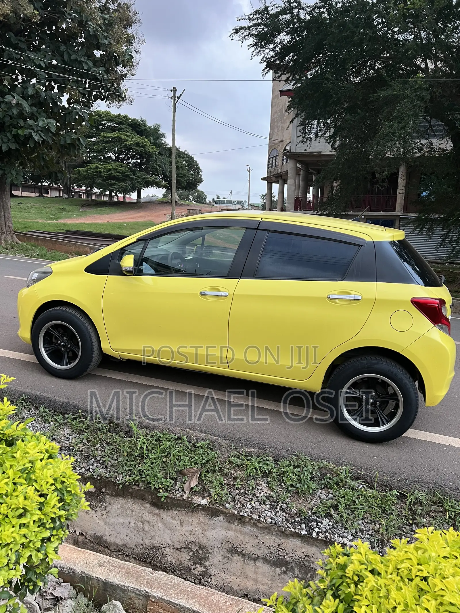 Toyota Vitz 1.5 FWD 5dr 2015 Yellow