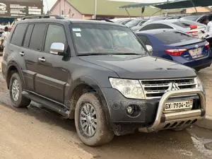 Mitsubishi Pajero 2011 Gray