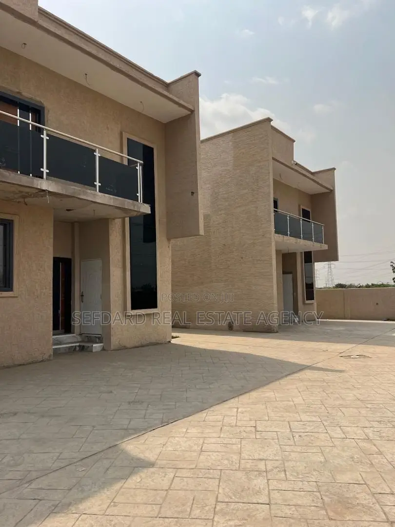 4bdrm House in Sefdard Properties, Ashaley Botwe for sale