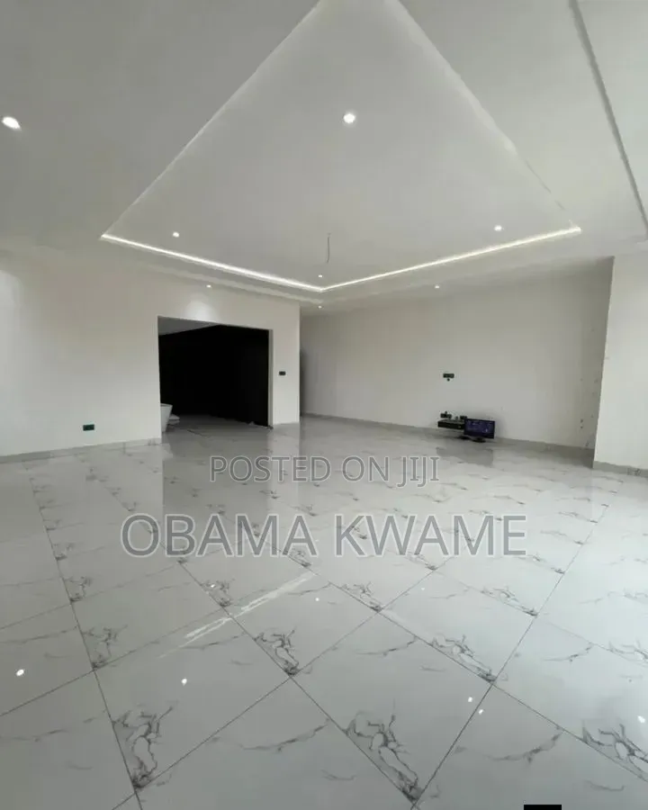 4bdrm House in Laryea Homes, Police Station for sale