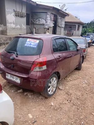 Toyota Vitz 1.3 FWD 3dr 2010 Burgundy