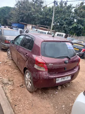 Toyota Vitz 1.3 FWD 3dr 2010 Burgundy