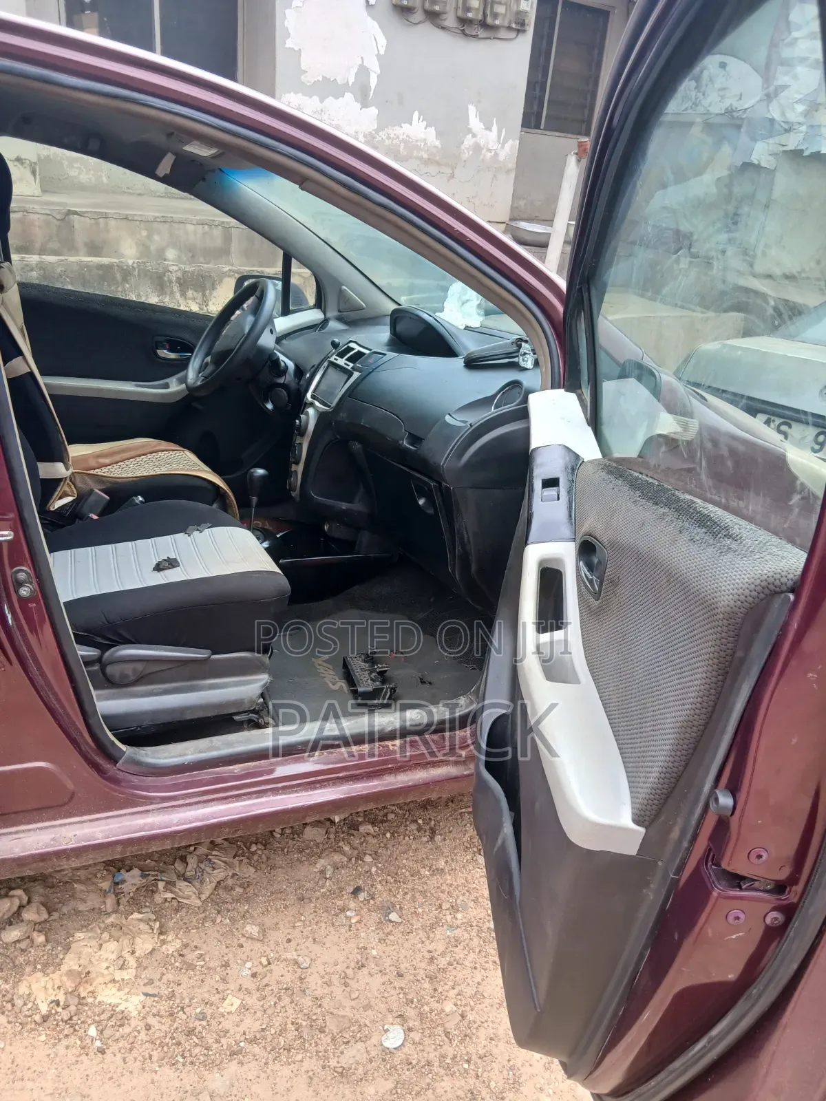 Toyota Vitz 1.3 FWD 3dr 2010 Burgundy