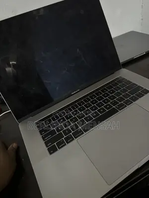 Laptop Apple MacBook Pro 2017 16GB Intel Core i7 SSD 512GB
