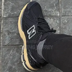 Original New Balance 1906R Black Taos