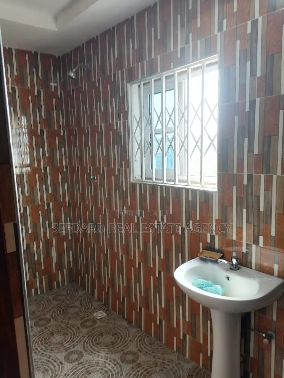 4bdrm House in Sefdard Properties, Amasaman for sale