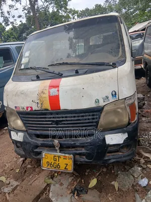Nissan Caravan (Urvan) 2008 Silver