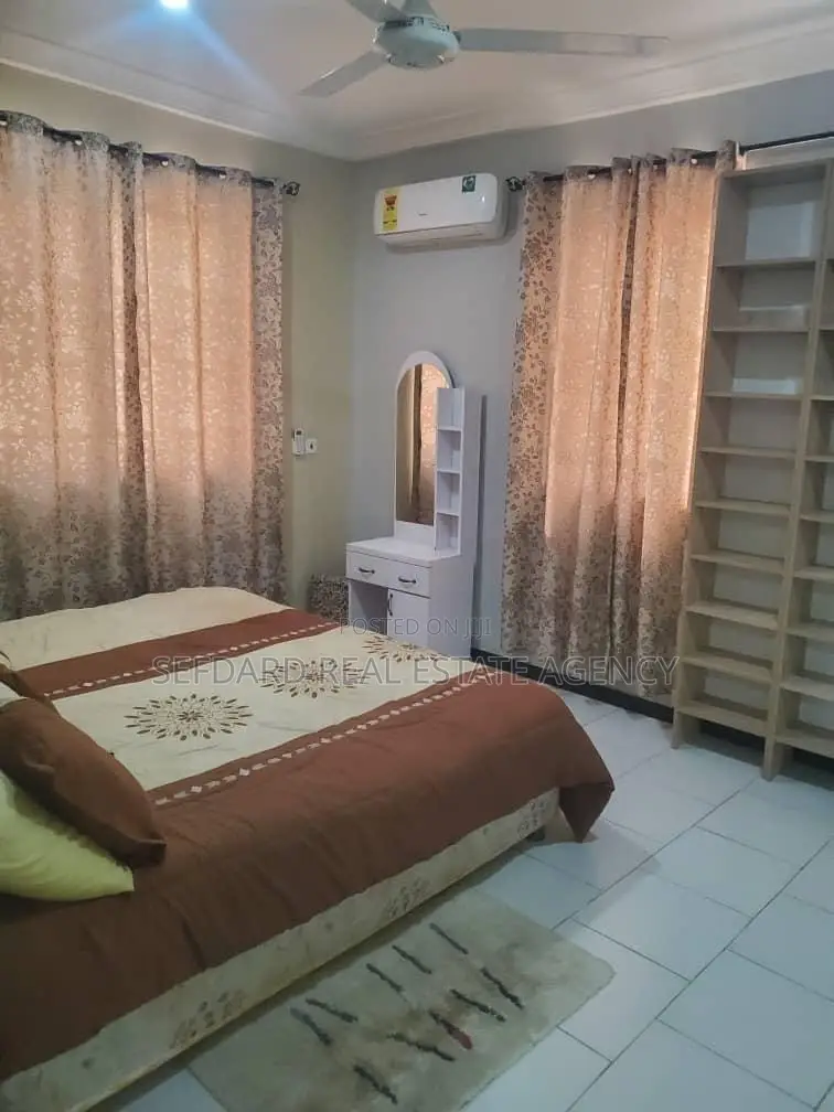 5bdrm House in Sefdard Properties, Haatso for sale