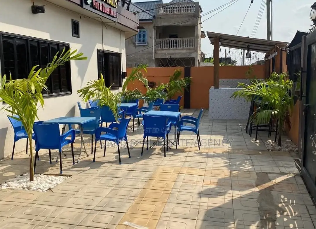 10-Bedroom Guesthouse for Sale – Macarthy Hill