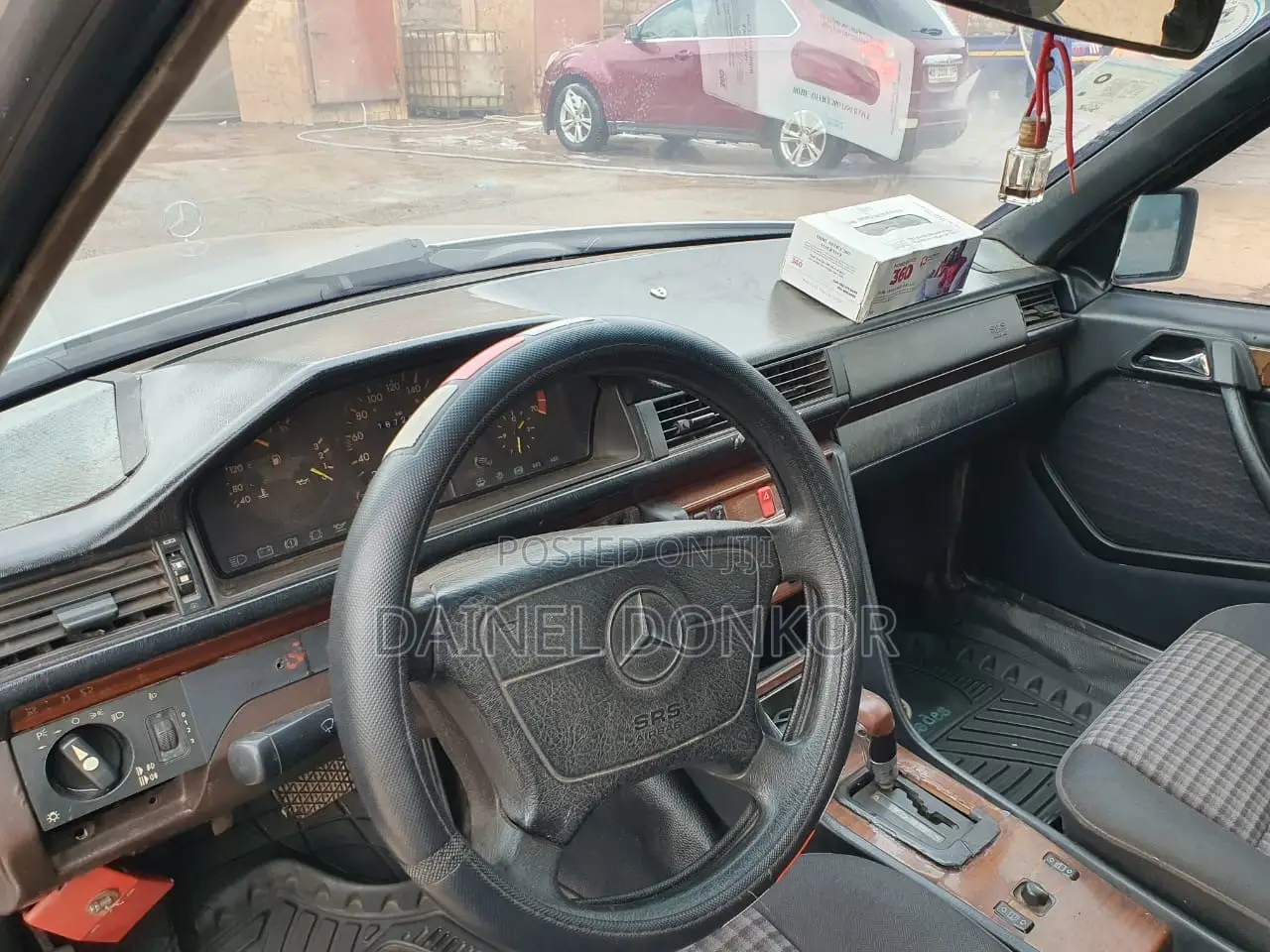 Mercedes-Benz 220E 1995 Gray