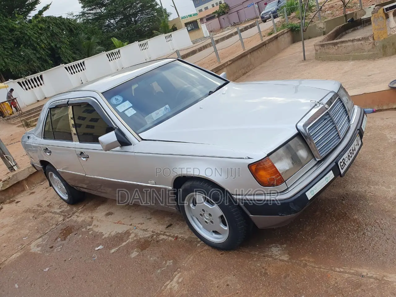 Mercedes-Benz 220E 1995 Gray