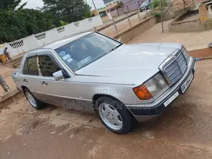 Mercedes-Benz 220E 1995 Gray
