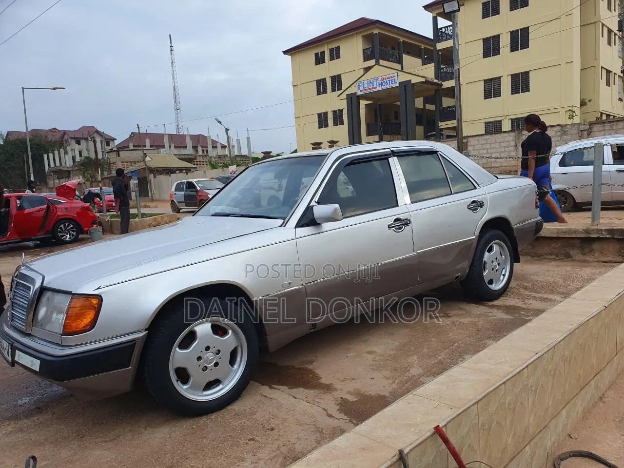 Mercedes-Benz 220E 1995 Gray