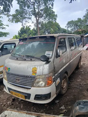Nissan Caravan (Urvan) 2009 Silver