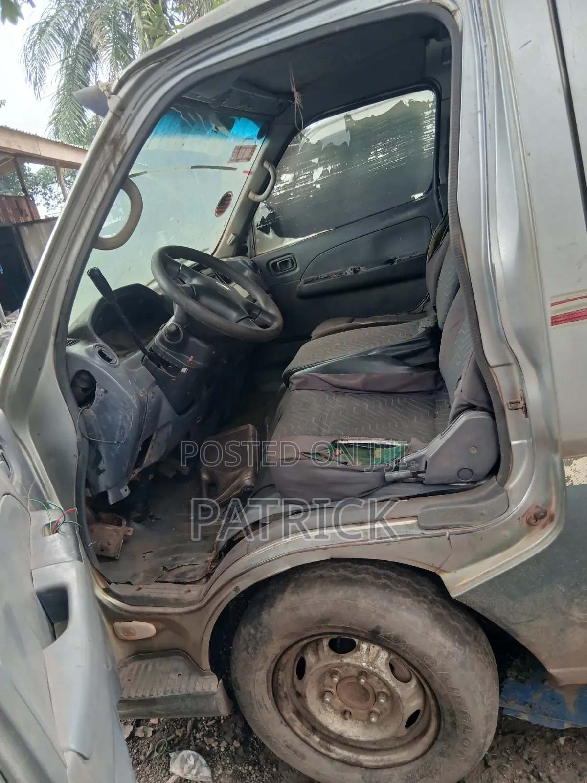 Nissan Caravan (Urvan) 2009 Silver