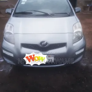 Toyota Vitz 1.5 FWD 5dr 2010 Gray