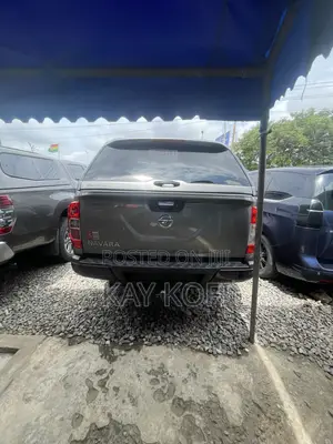 Nissan Navara 2020 Brown