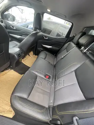 Nissan Navara 2020 Brown