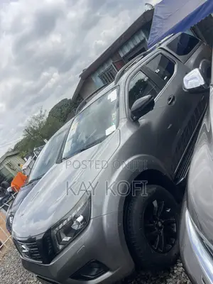 Nissan Navara 2020 Brown