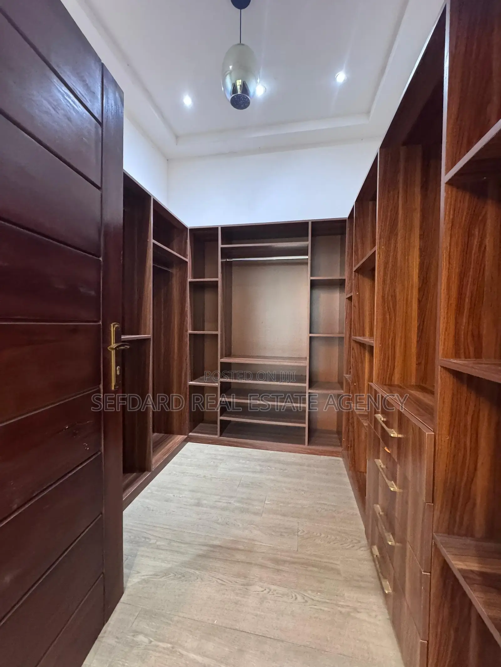 4bdrm House in Sefdard Properties, Weija for rent