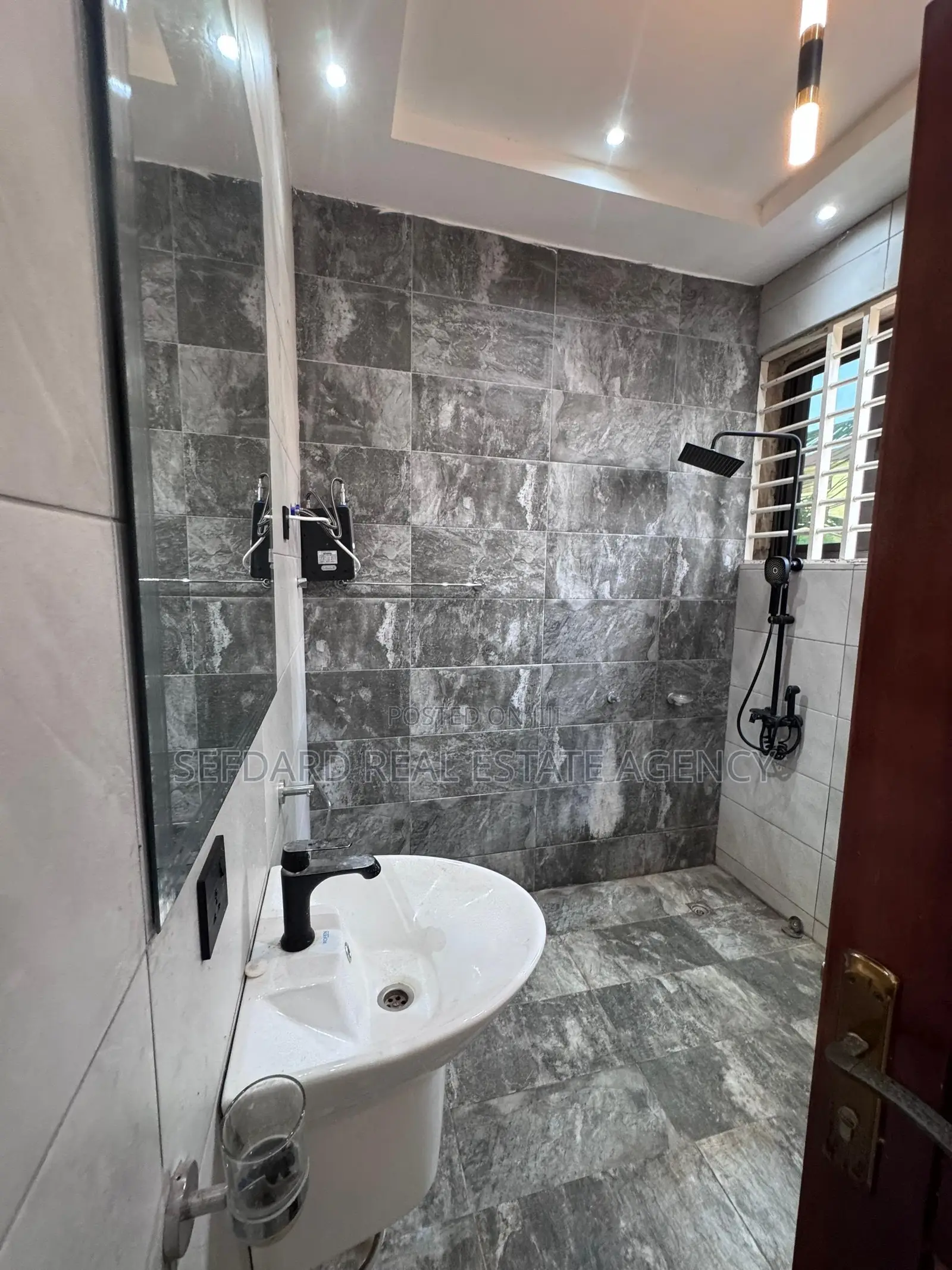 4bdrm House in Sefdard Properties, Weija for rent