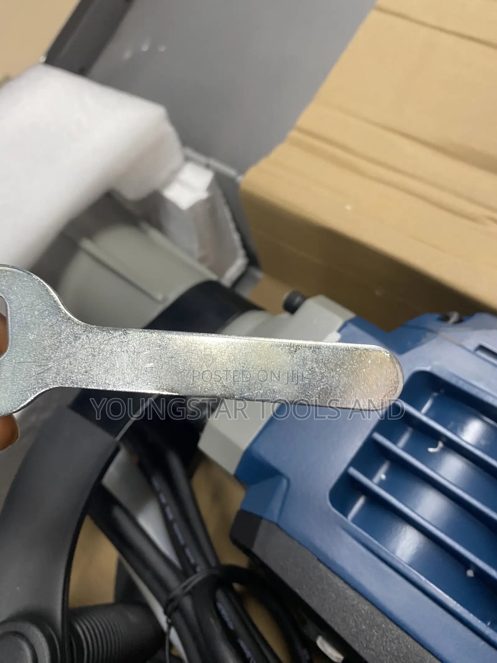Dong Cheng 1600W 48J Heavy Duty Demolition Hammer