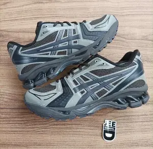 Asics Sneakers