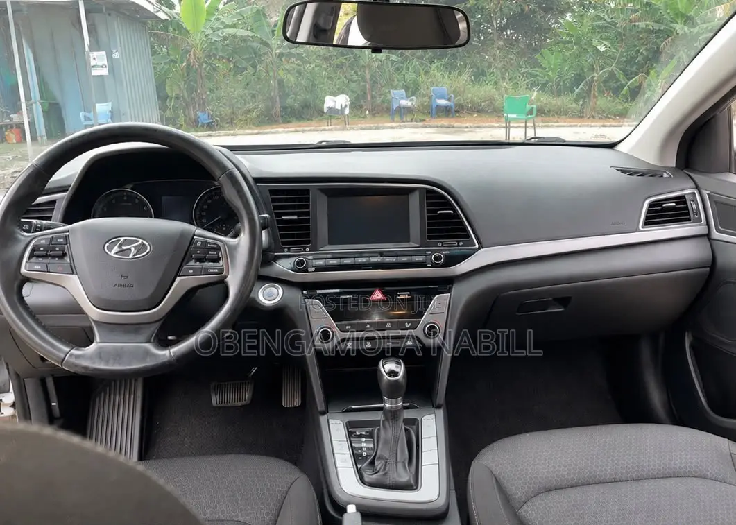 Hyundai Elantra Sport Sedan FWD (1.6L 4cyl 6M) 2017 White