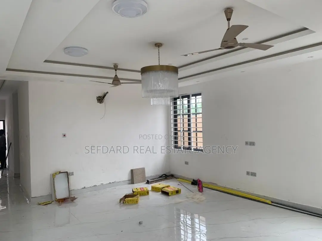 5bdrm Duplex in Sefdard Properties, Ashomang Estate for sale