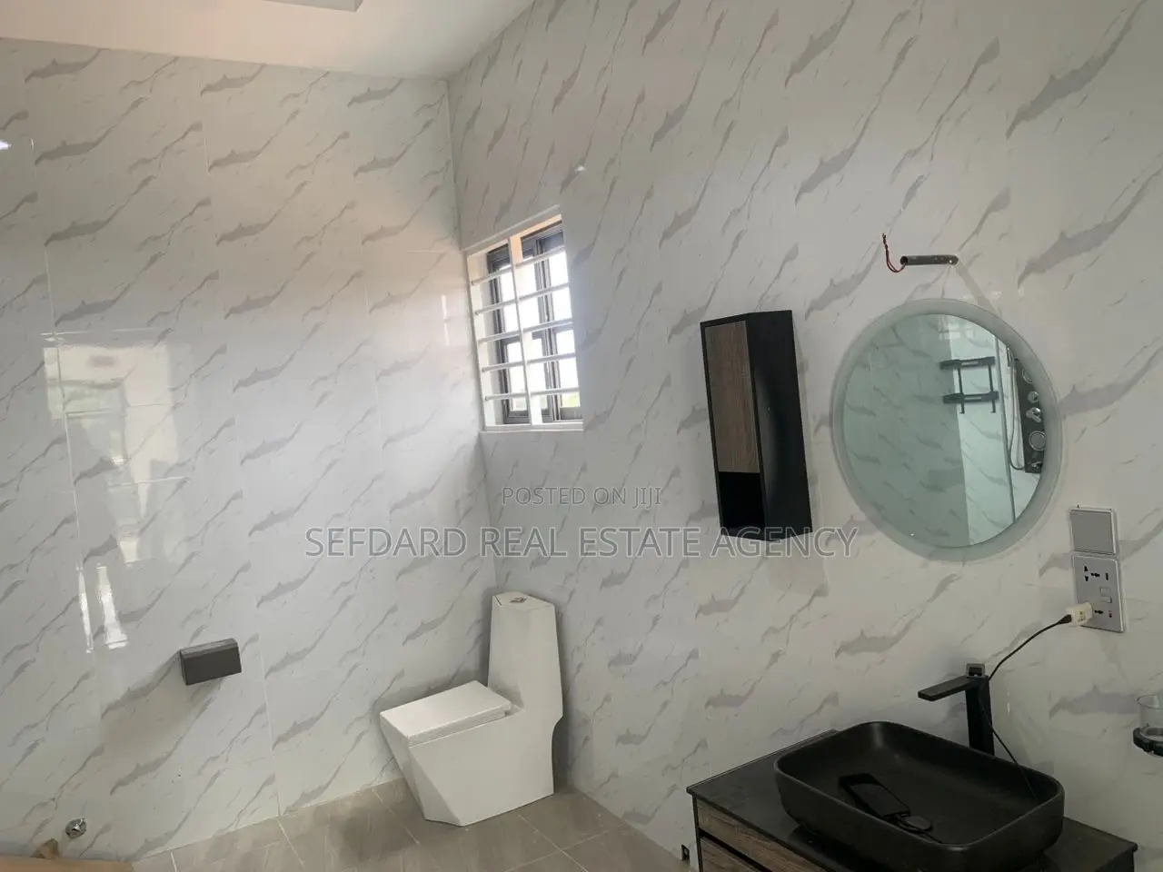 5bdrm Duplex in Sefdard Properties, Ashomang Estate for sale