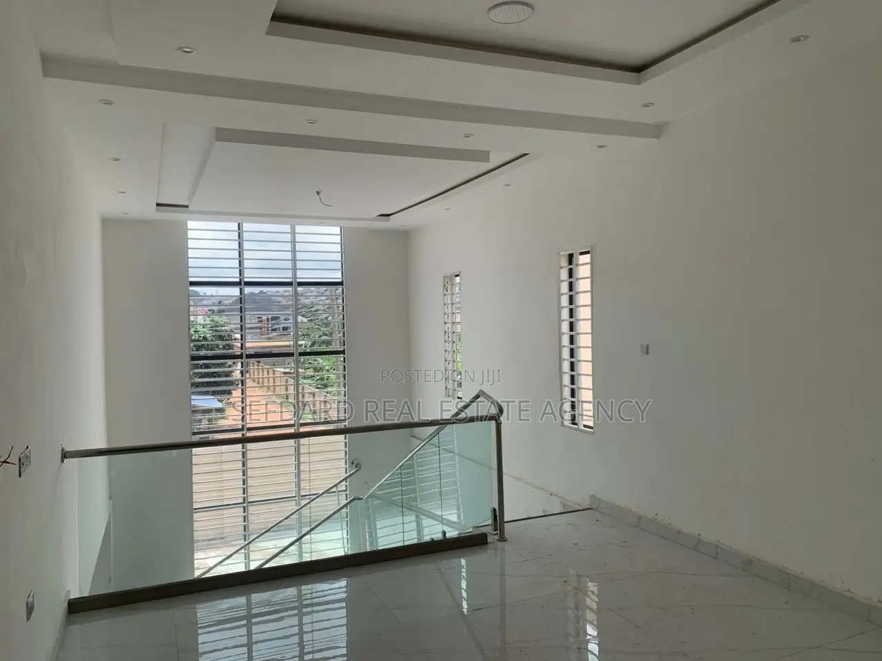 5bdrm Duplex in Sefdard Properties, Ashomang Estate for sale