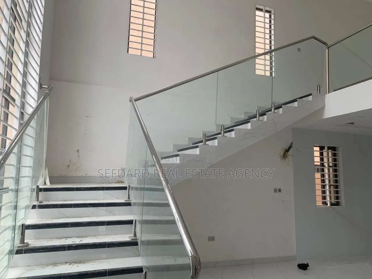 5bdrm Duplex in Sefdard Properties, Ashomang Estate for sale
