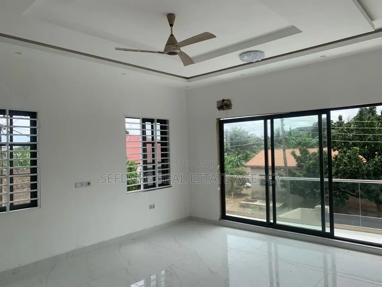 5bdrm Duplex in Sefdard Properties, Ashomang Estate for sale