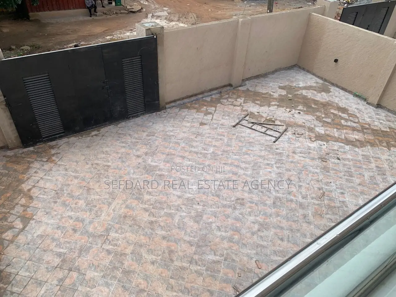 5bdrm Duplex in Sefdard Properties, Ashomang Estate for sale