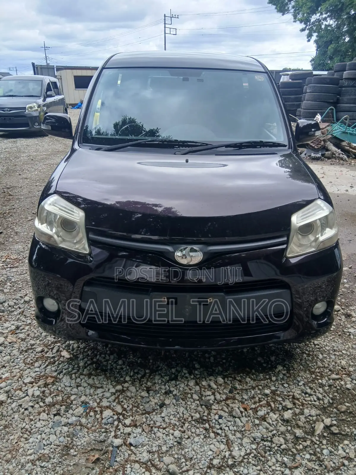 Toyota Sienta 2013 Gray