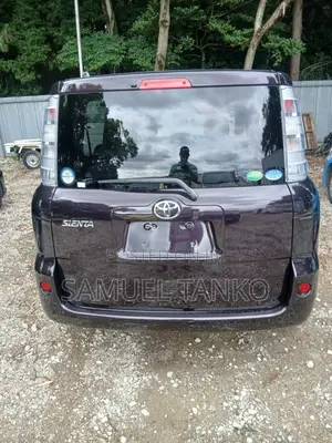 Toyota Sienta 2013 Gray
