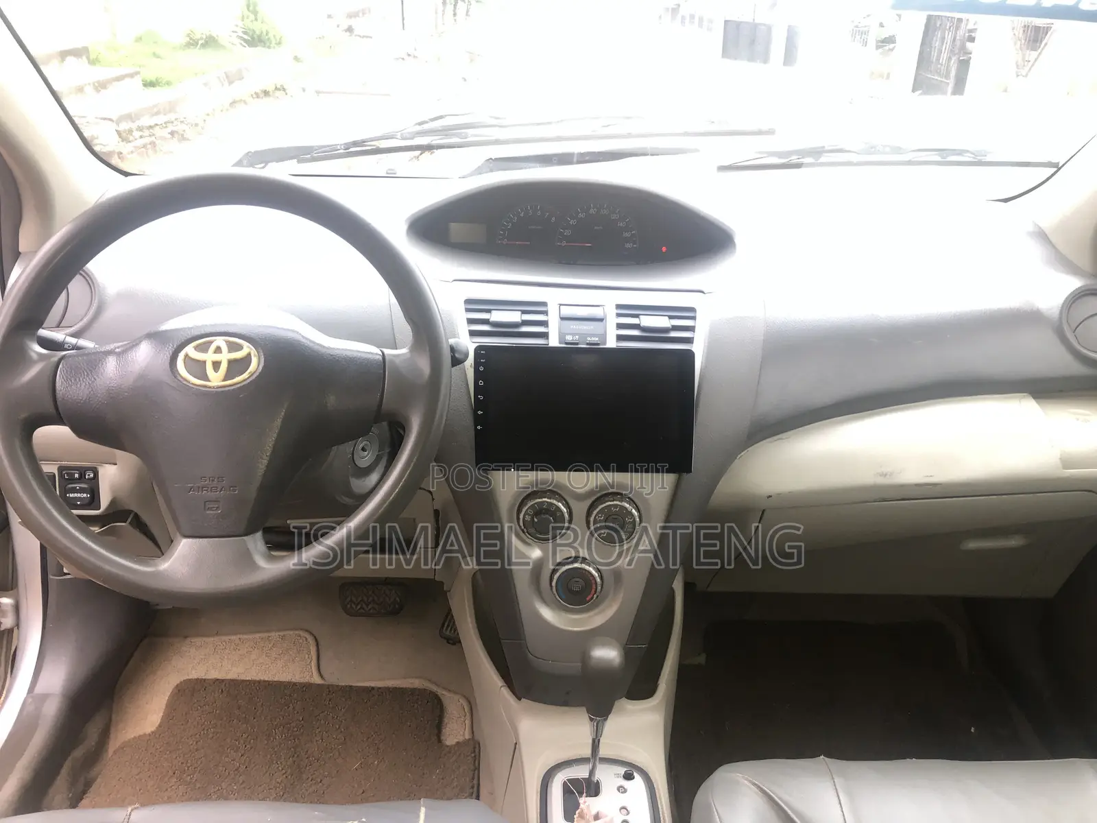 Toyota Yaris 2012 Silver