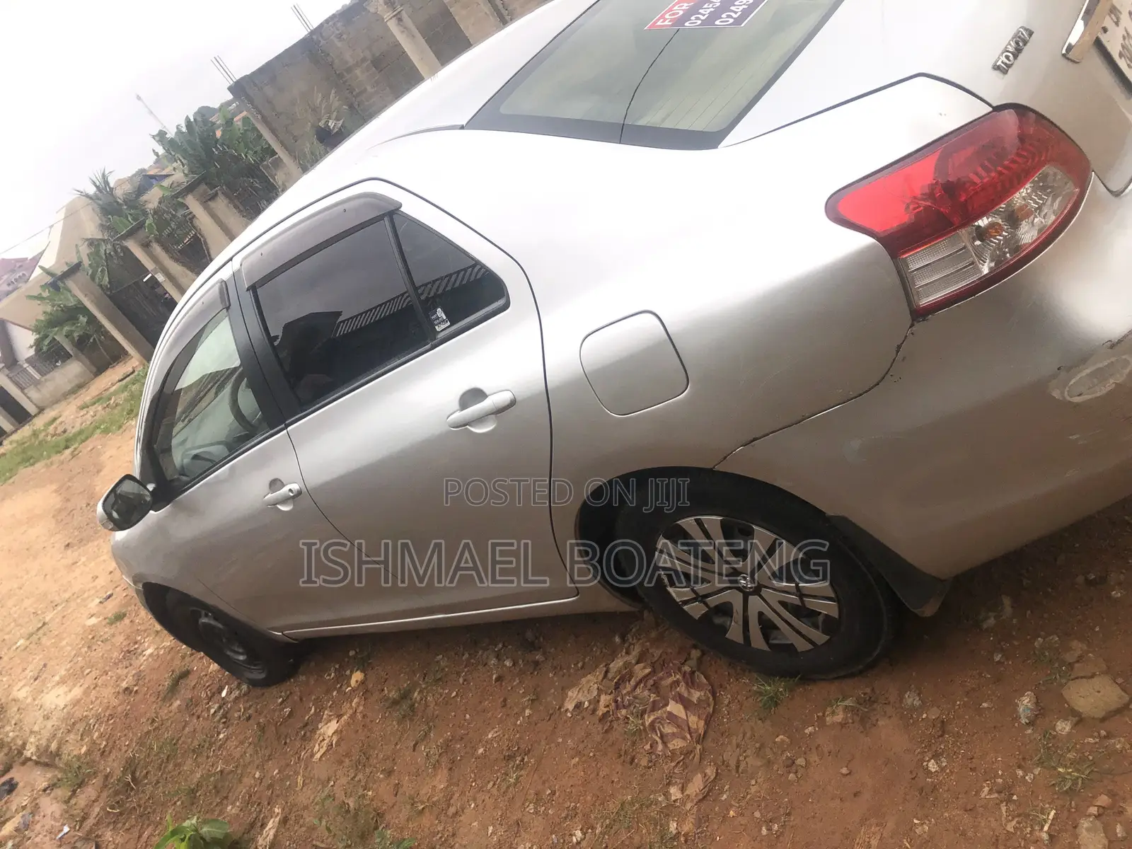 Toyota Yaris 2012 Silver