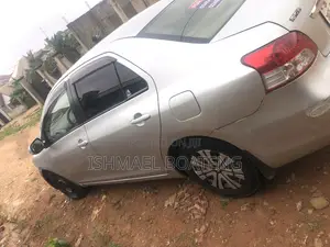 Toyota Yaris 2012 Silver