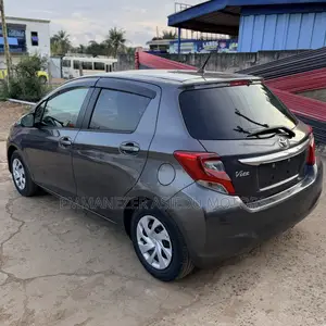 Toyota Vitz 1.3 FWD 5dr 2015 Gray