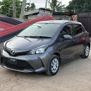 Toyota Vitz 1.3 FWD 5dr 2015 Gray