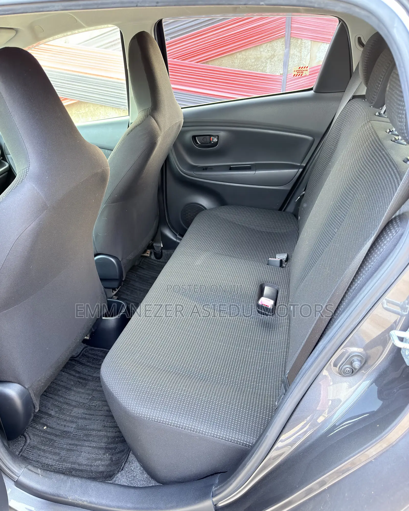 Toyota Vitz 1.3 FWD 5dr 2015 Gray