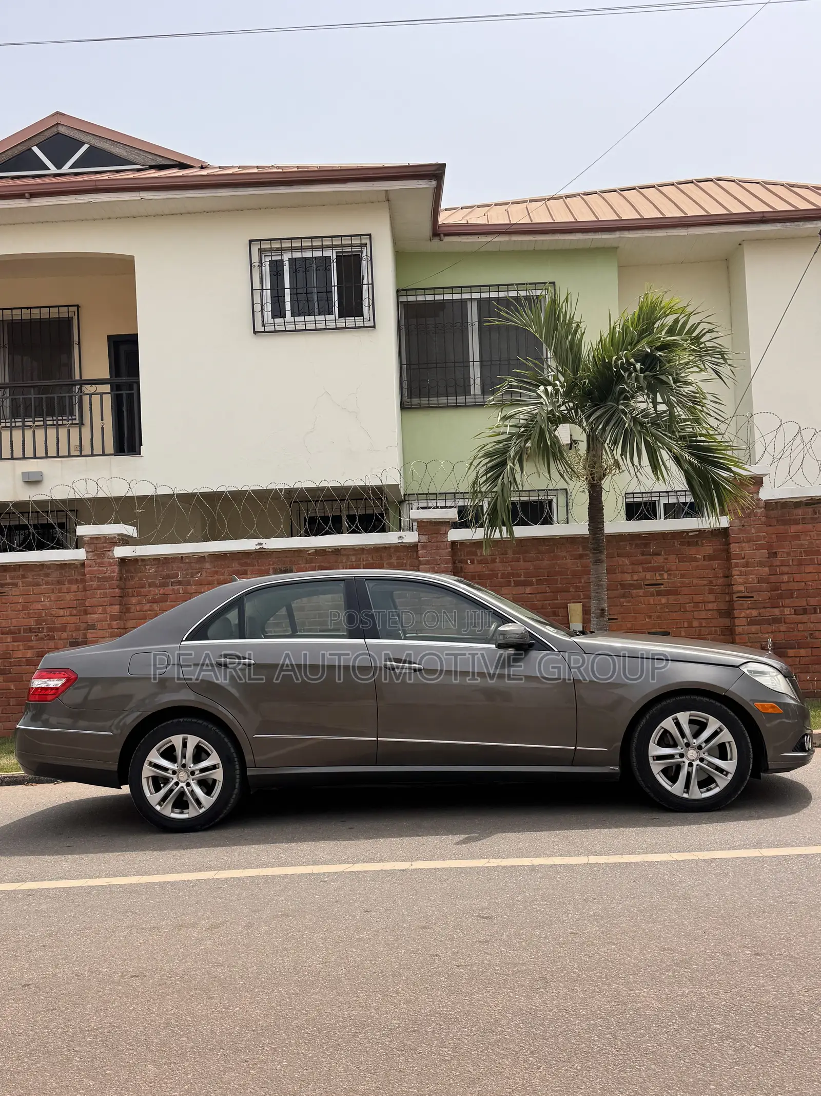 Mercedes-Benz E350 Base 4Matic Sedan AWD (3.5L 6cyl 7A) 2011 Brown
