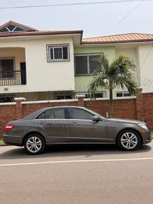 Mercedes-Benz E350 Base 4Matic Sedan AWD (3.5L 6cyl 7A) 2011 Brown