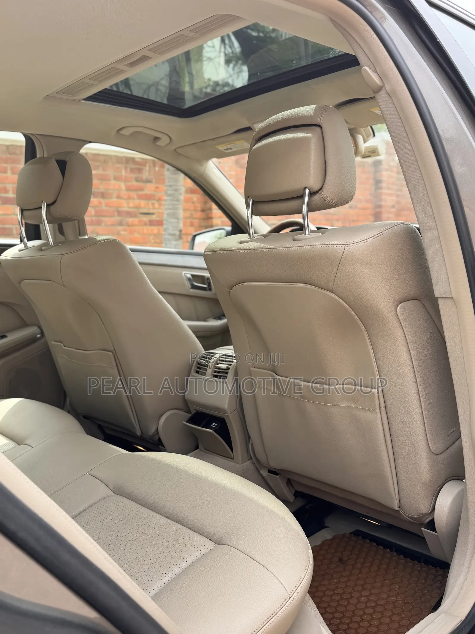 Mercedes-Benz E350 Base 4Matic Sedan AWD (3.5L 6cyl 7A) 2011 Brown