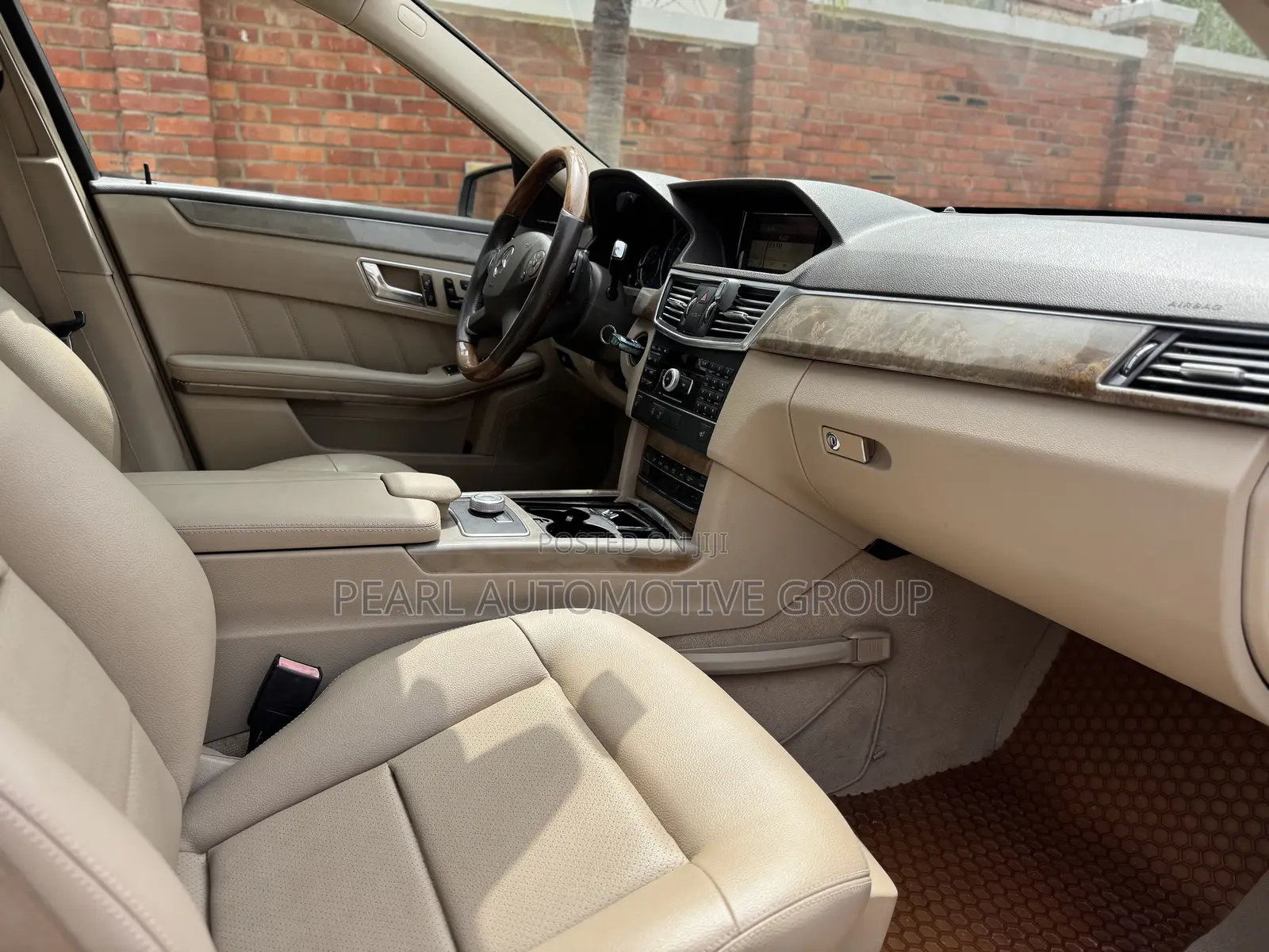 Mercedes-Benz E350 Base 4Matic Sedan AWD (3.5L 6cyl 7A) 2011 Brown