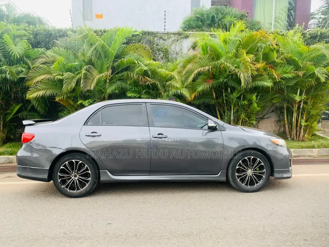Toyota Corolla S 4dr Sedan (1.8L 4cyl 4A) 2013 Gray